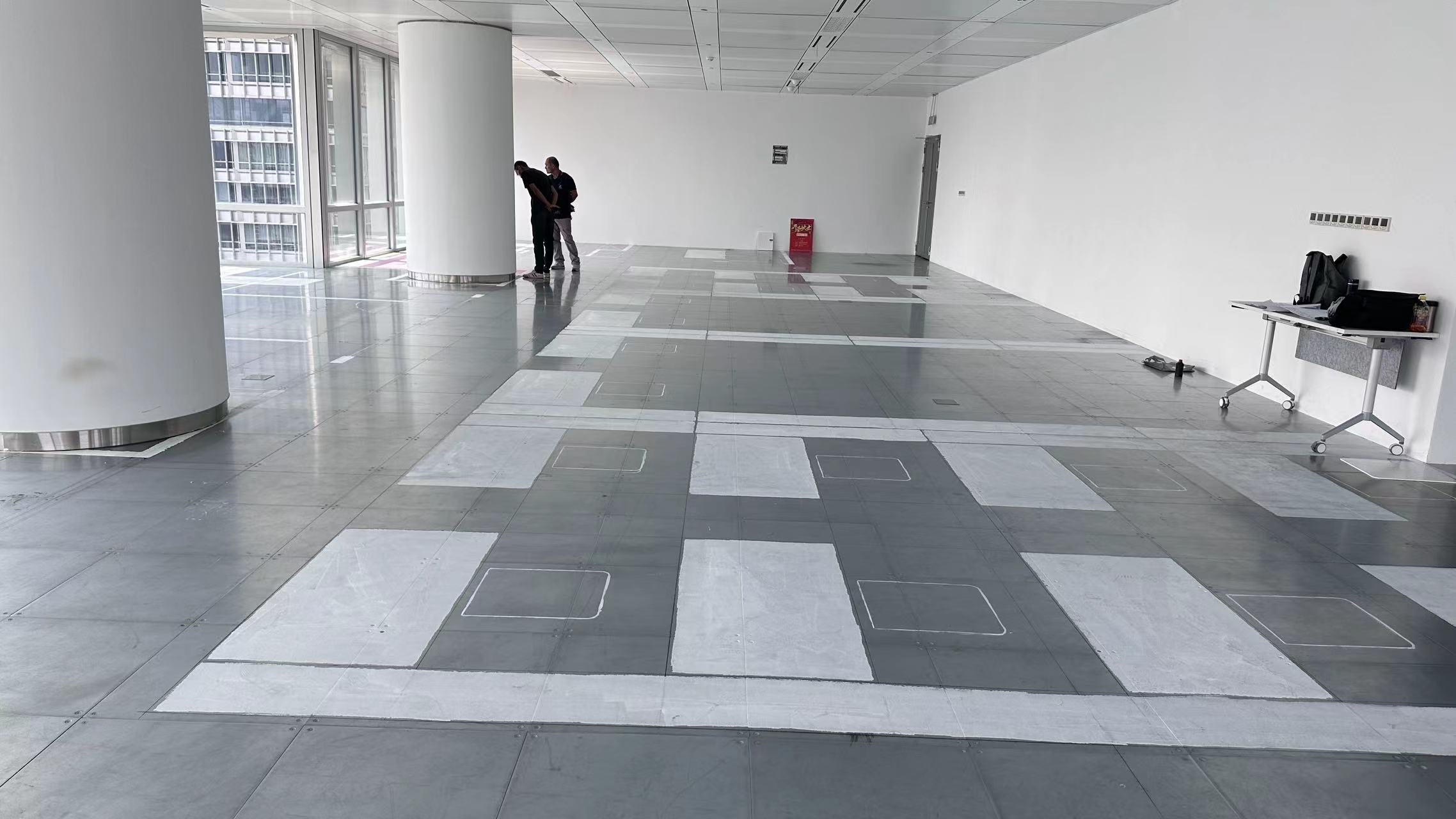 虹口來福士辦公室裝修現(xiàn)場，放線階段-第2張圖片-上海古都建筑設計集團